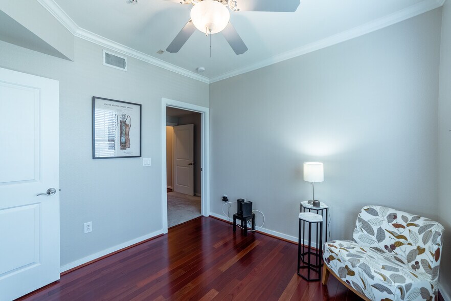 Building Photo - 7342 Oak Manor Dr