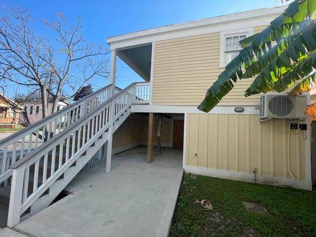 Building Photo - One bedroom home includes garage