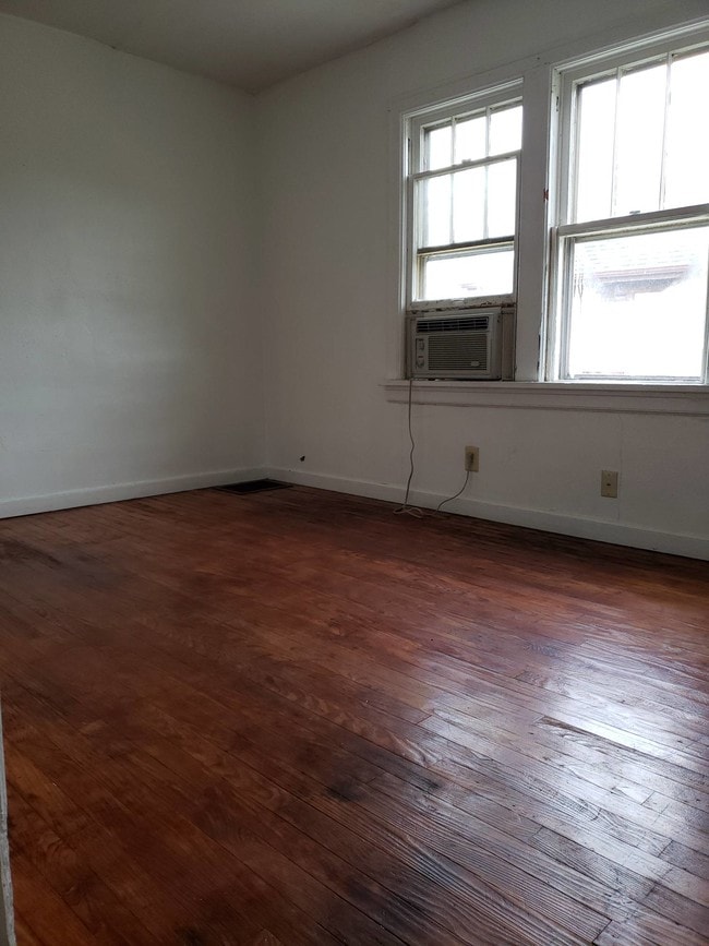 Building Photo - 3036 E Lynn St