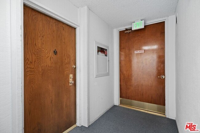 Building Photo - 1340 S Beverly Glen Blvd