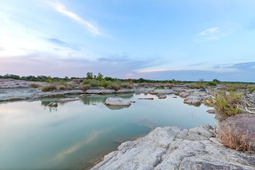 Building Photo - 12041-108 W Ranch Rd 152