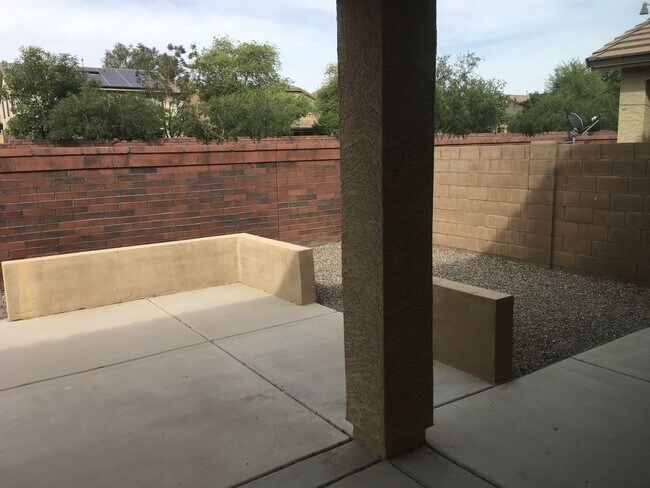 Building Photo - Welcome to this beautifully maintained home in one of Gilbert’s most sought-after communities.