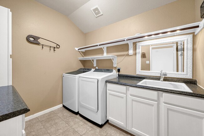 Building Photo - 23310 E Pine Ivy Ln
