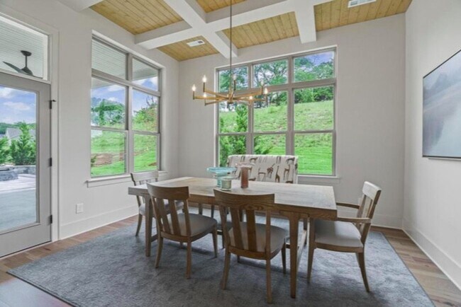 Building Photo - Luxurious 5 Bedroom, 3 Bathroom Home in Mc...