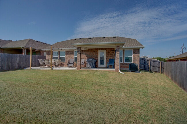 Building Photo - 3145 Midland Valley St
