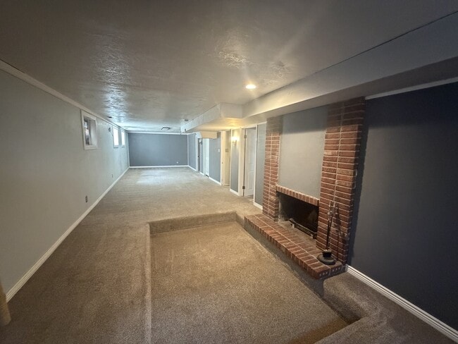 Building Photo - 3819 Midsummer Ln S