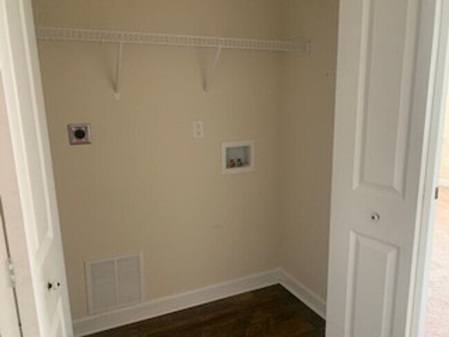 Building Photo - 200 Leeward Landing