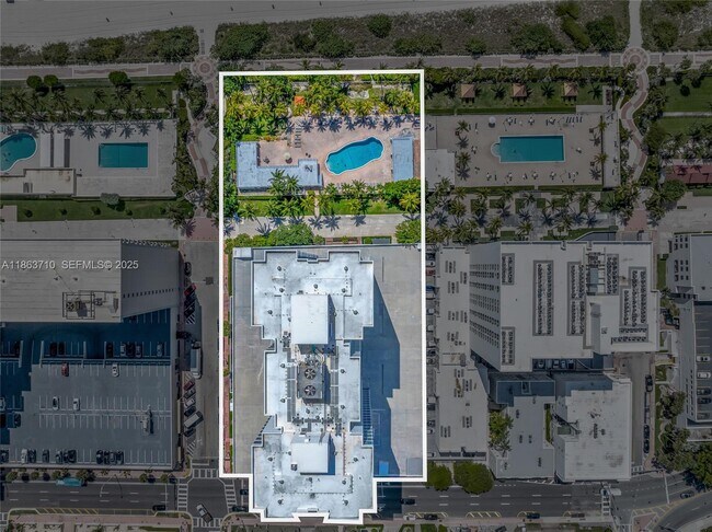 Building Photo - 2655 Collins Ave