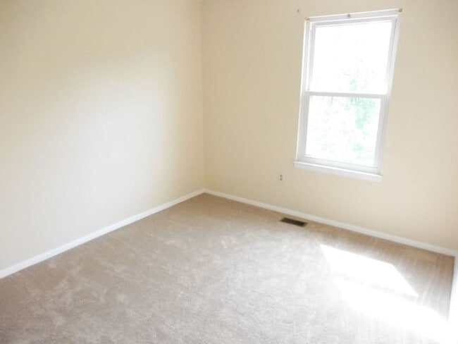 Building Photo - Spacious Townhome in Gaithersburg