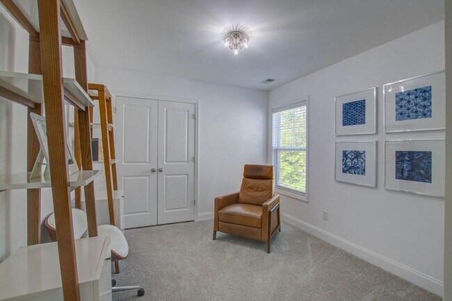 Building Photo - 4 Bedroom 2.5 Bath Townhome in Oyster Point - Mount Pleasant