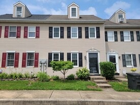 Building Photo - 137 Village Ct