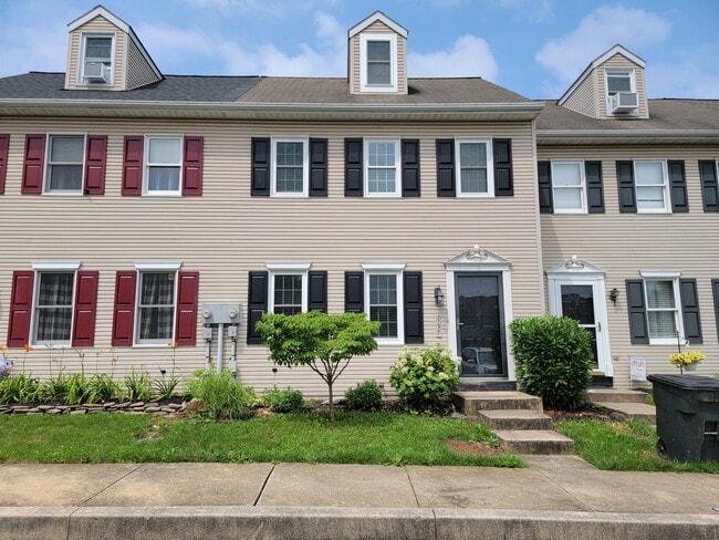 Building Photo - 137 Village Ct