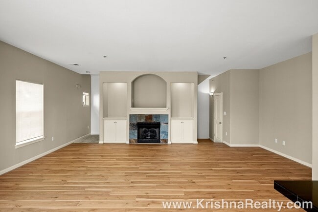 Building Photo - Spectacular 3BD* 2.5 BA* Condo*by Nike Wor...