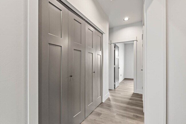 Building Photo - 204 Fletching Way