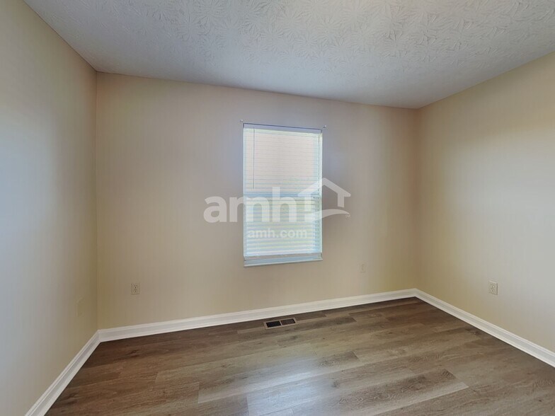 Building Photo - 10296 Manassas Ct