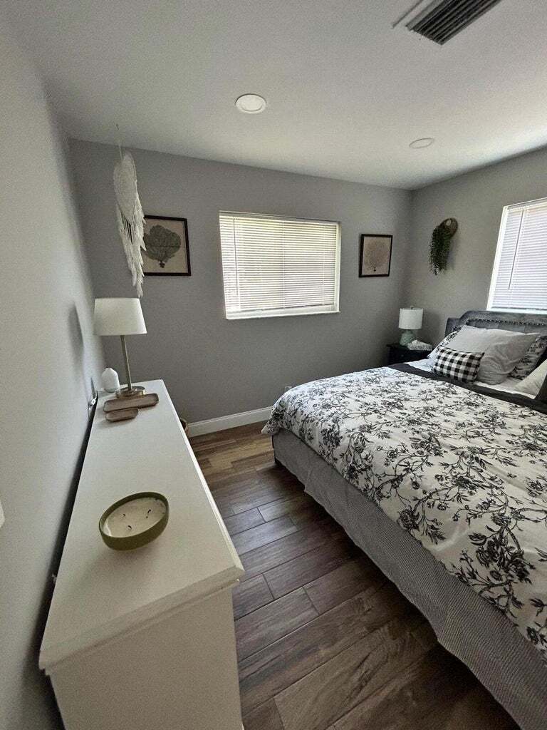 Building Photo - 1182 SE 2nd Ave