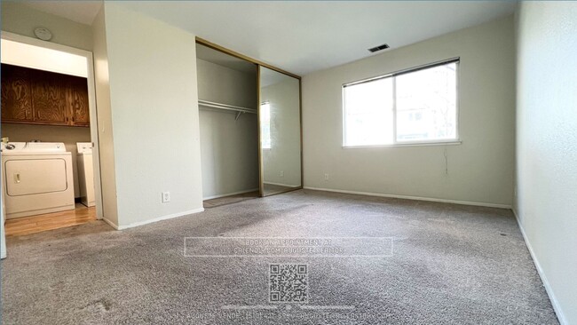 Building Photo - Centrally located 2-bedroom 1 bath condo i...