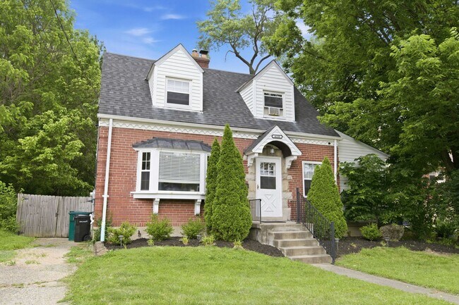 Building Photo - 4158 St Lawrence Ave