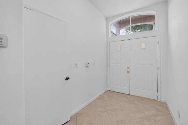 Building Photo - 15415 Summer Lake Dr