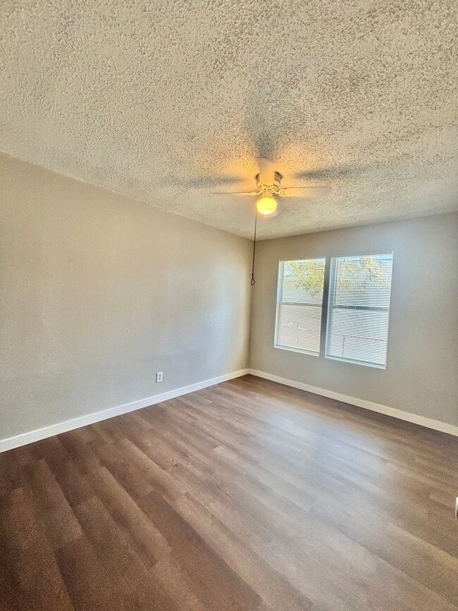 Building Photo - NOW AVAILABLE - Charming Updated Home Near...