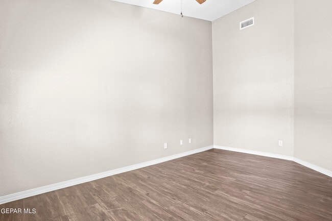 Building Photo - 3236 Sunset Point Dr