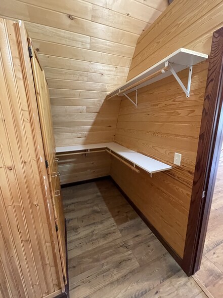 Closet - 3907 Maple Dr SE