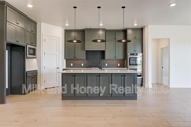 Building Photo - 1007 River View Dr