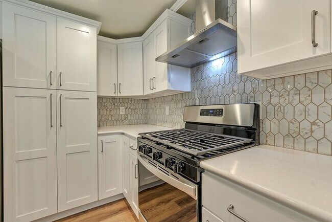 Building Photo - Single Level Ranch Style Home in Singing W...