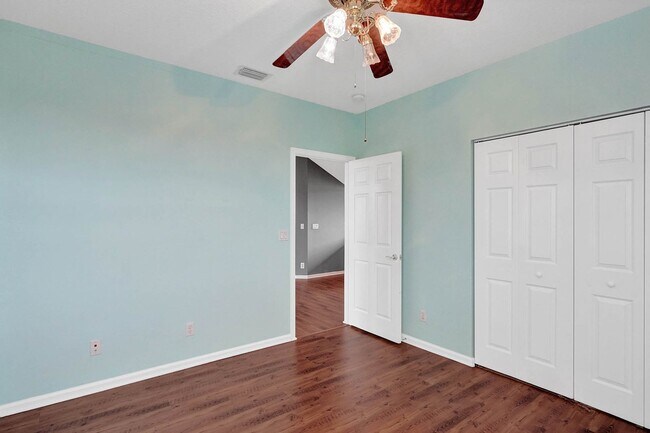 Building Photo - Amazing 4 Bedroom, 3 Bath home plus large 21'x11' loft located in Parkland Isles!