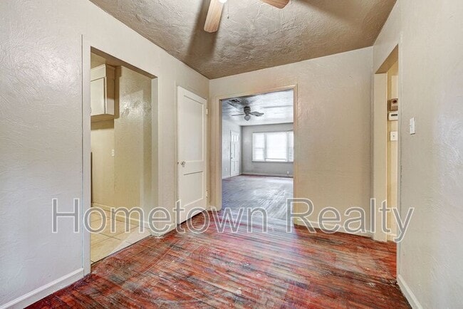 Building Photo - 410 E Steed Dr