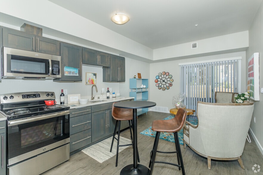 1BR, 1BA - 535 SF - Coburn Crossing