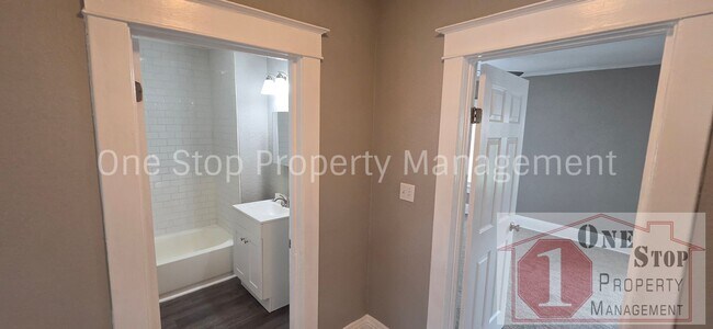Building Photo - Beautiful 4 Bedroom 2 Bathroom in Kansas City!