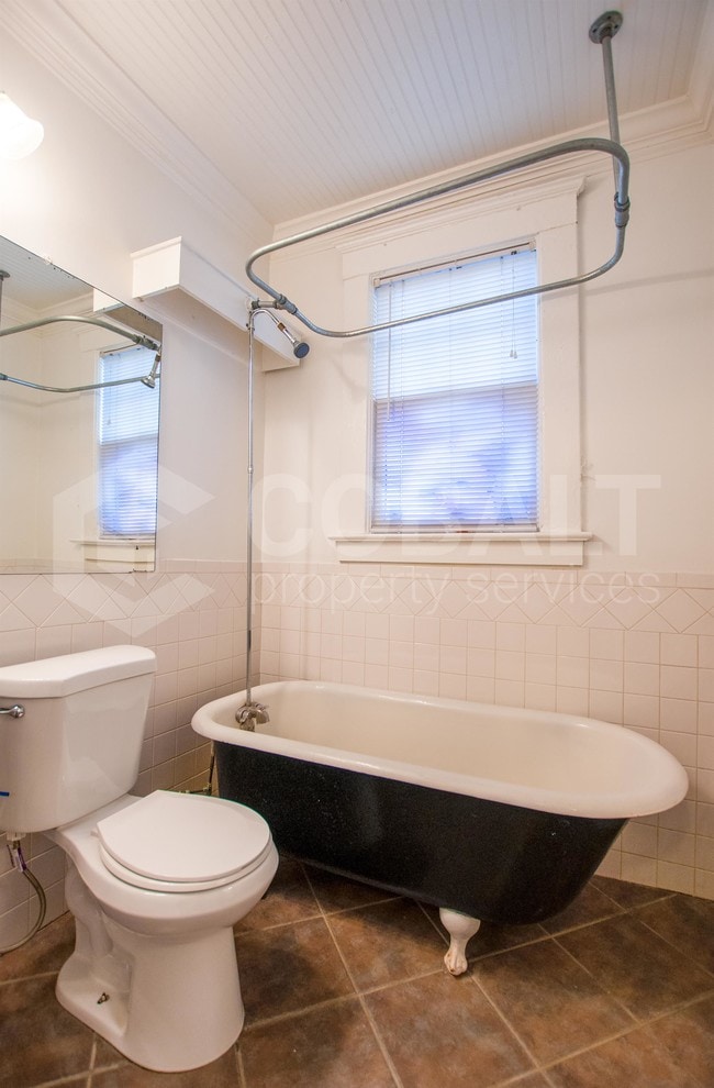 Building Photo - 729 Bonaventure Ave NE