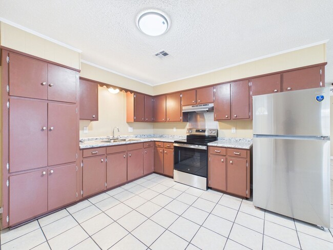 Building Photo - NEW ON MARKET  BREAUX BRIDGE!