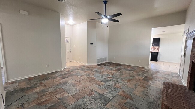 Building Photo - Newly Remodeled 4 Br 2 Bath off Stan Schlu...