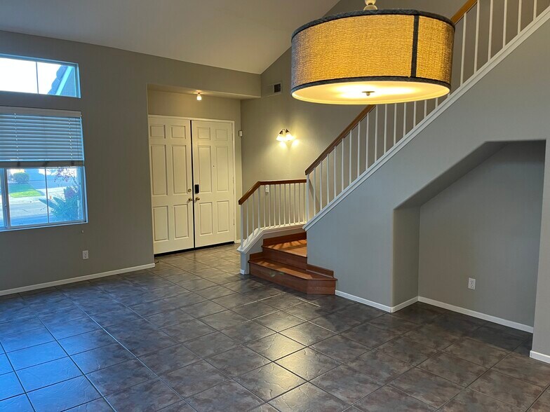 Building Photo - 1239 Calle Fantasia