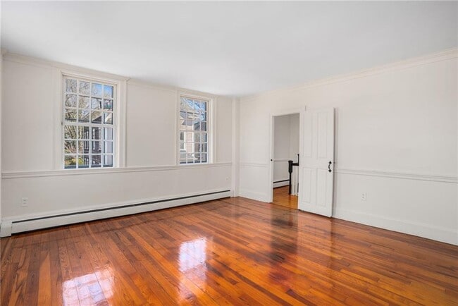 Building Photo - 14 Elm St