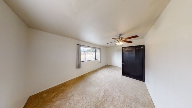 Building Photo - 6BD/4BA, Near Ralph's!! (Lease out, pendin...