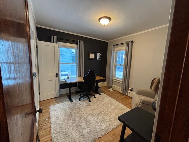 Building Photo - 717 S Fairview St