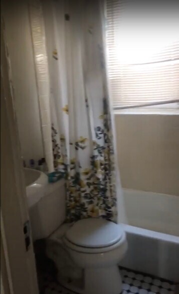 Building Photo - 17 Parker Hill Ave