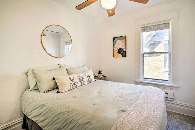 Building Photo - 1 Bedroom + Den (Lower) & 2 Bedroom (Upper)  - St. Paul Duplex - Both Units Avaialble