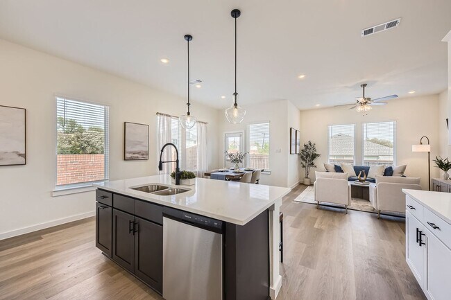Building Photo - Oakmont Floor Plan