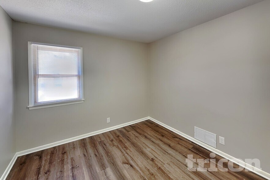 Building Photo - 1572 Pullman Ave