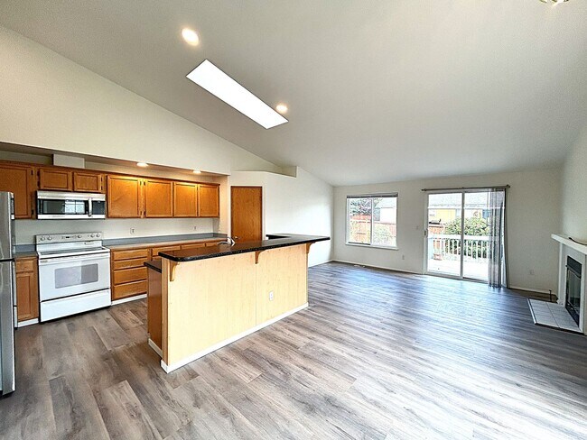 Building Photo - 3 bedroom Rambler in Browns point