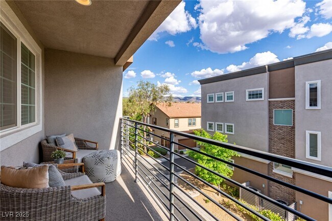 Building Photo - 3165 Via Como