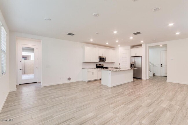 Building Photo - 1070 E Marlin Dr