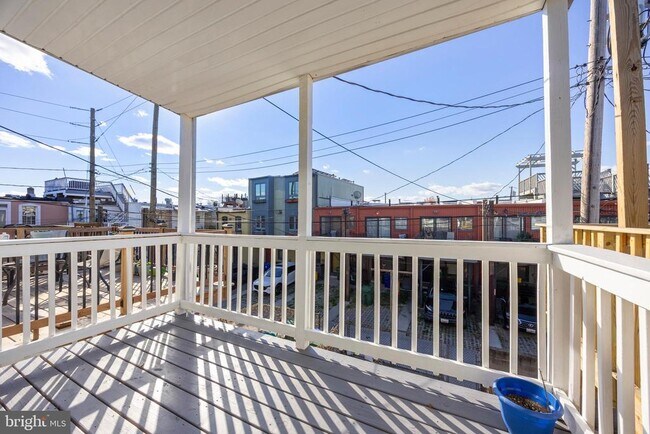 Building Photo - 10 N Ellwood Ave