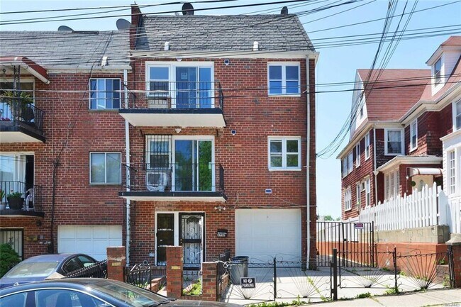 Primary Photo - 87-32 165th St
