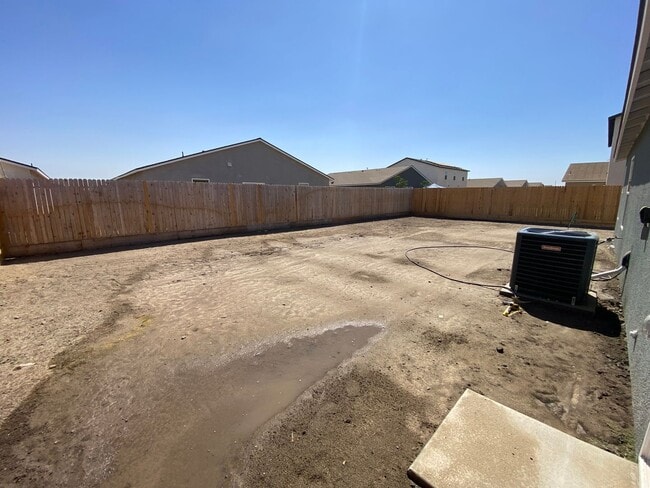 Building Photo - Tulare smart home, DR HORTON built home coming soon! Energy efficient