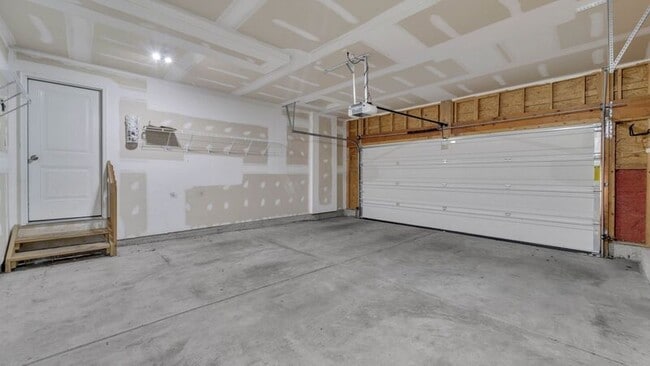 Building Photo - 6294 New Albany Rd W